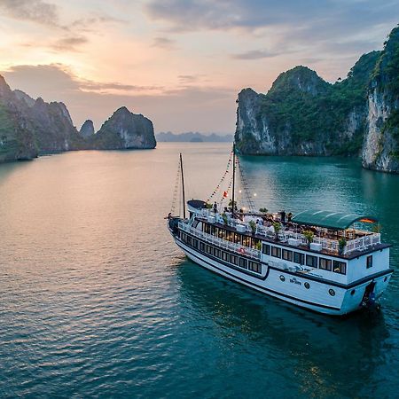 Swan Cruises Halong Hotel Ха Лонг Екстериор снимка