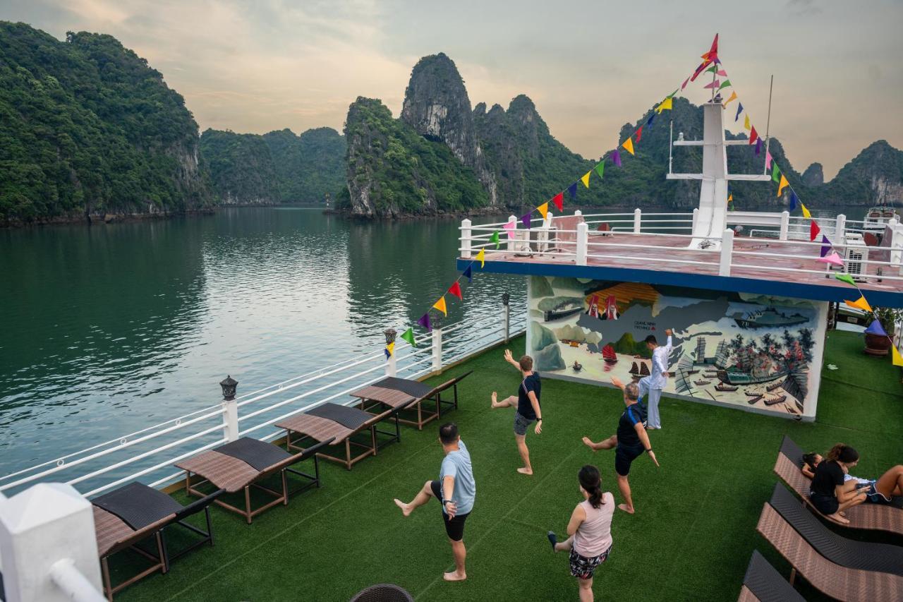 Swan Cruises Halong Hotel Ха Лонг Екстериор снимка