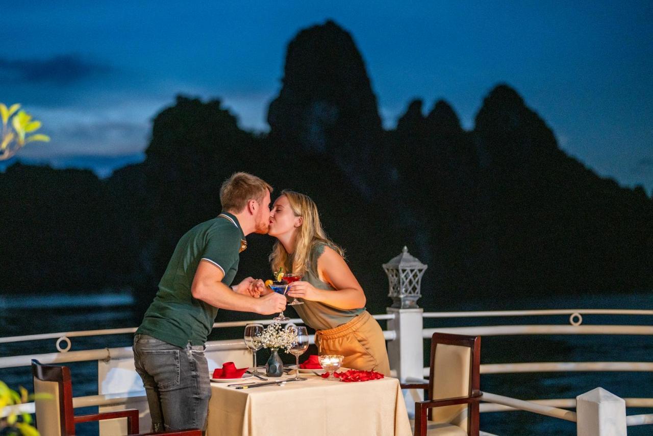 Swan Cruises Halong Hotel Ха Лонг Екстериор снимка