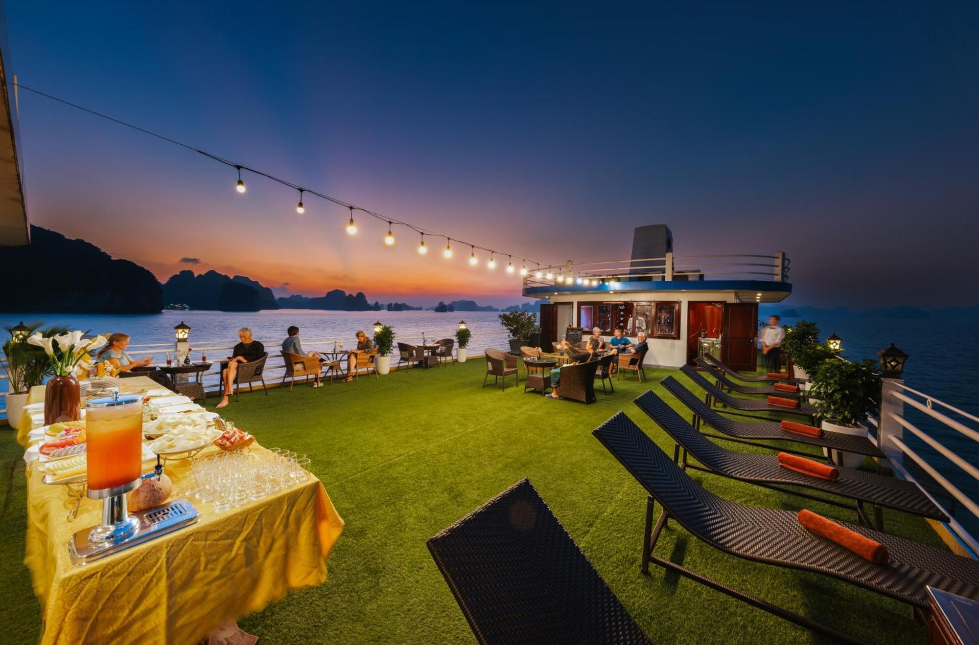 Swan Cruises Halong Hotel Ха Лонг Екстериор снимка
