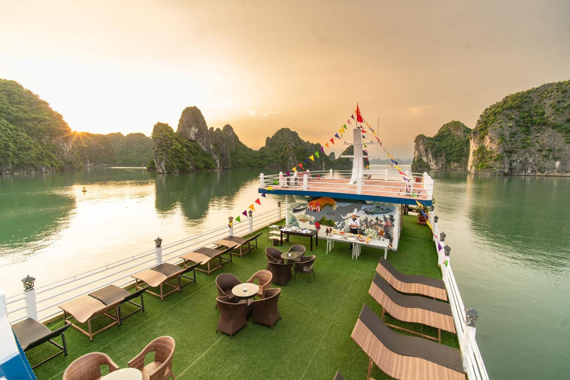 Swan Cruises Halong Hotel Ха Лонг Екстериор снимка