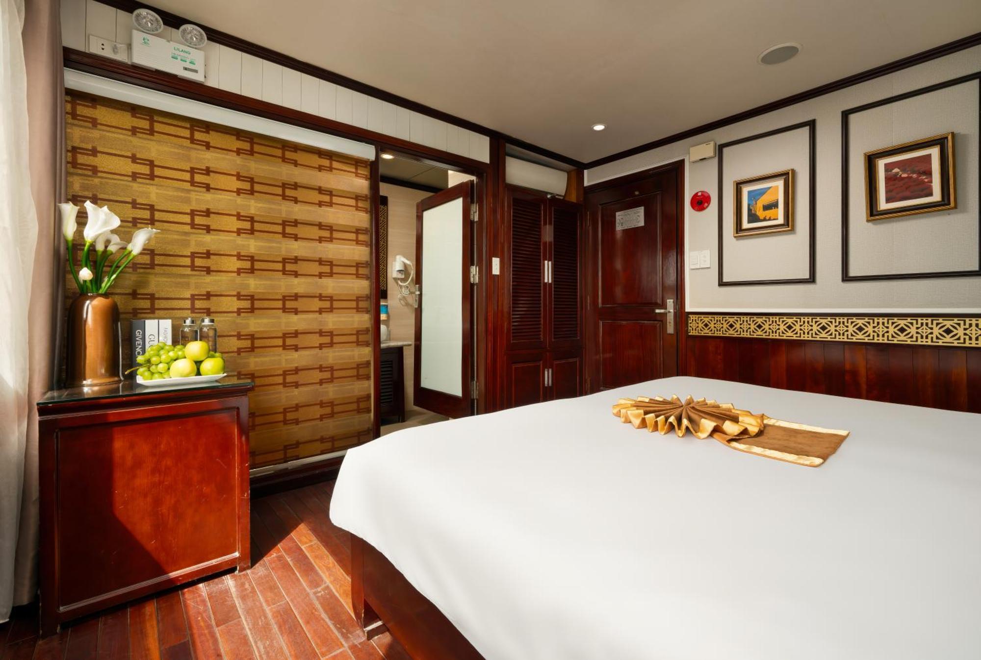 Swan Cruises Halong Hotel Ха Лонг Екстериор снимка